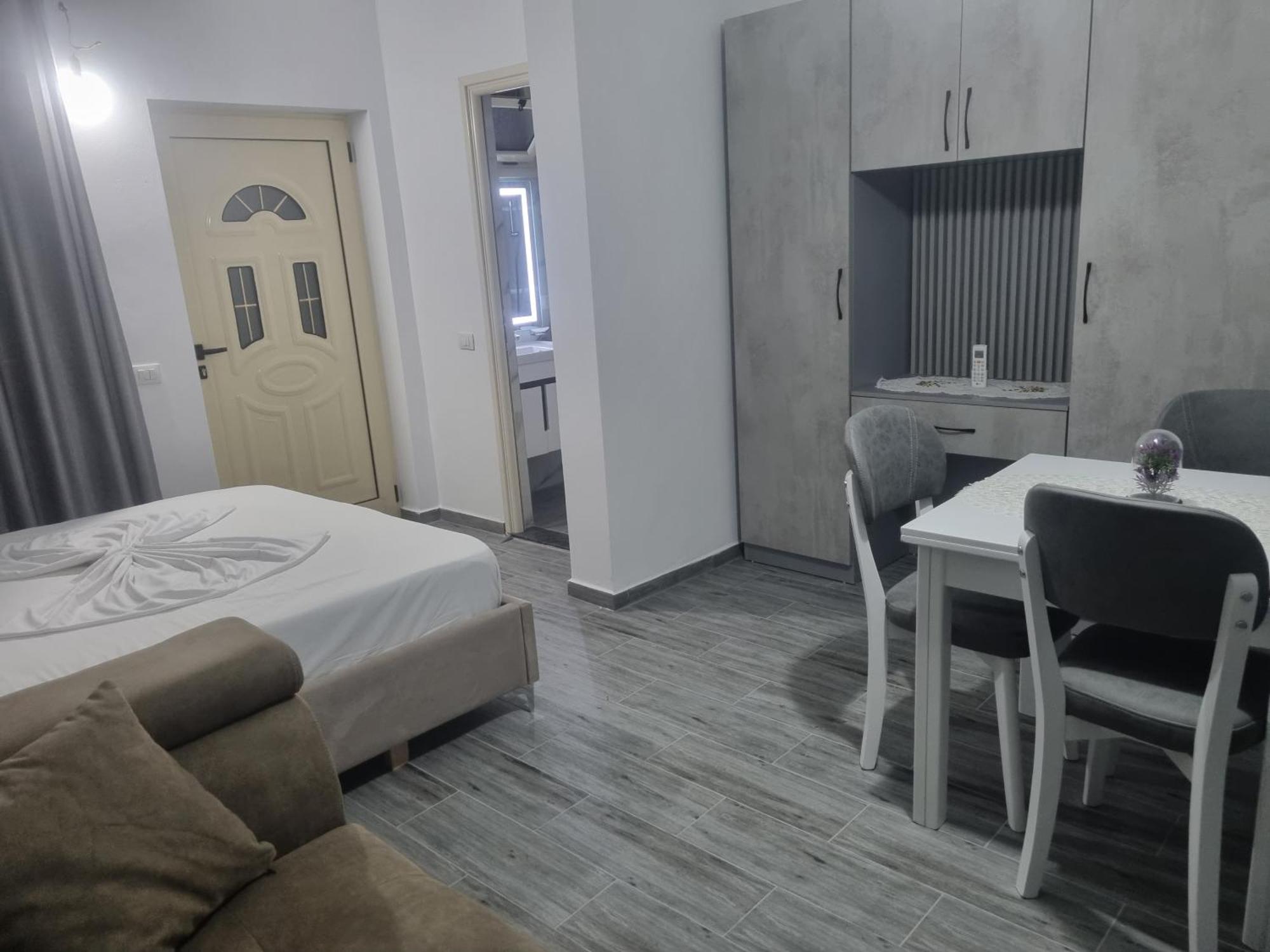 Vila Megi-Rent Room Vlore Exterior photo