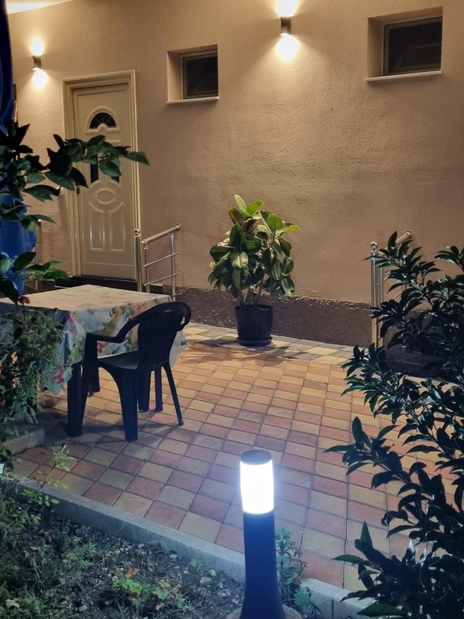 Vila Megi-Rent Room Vlore Exterior photo