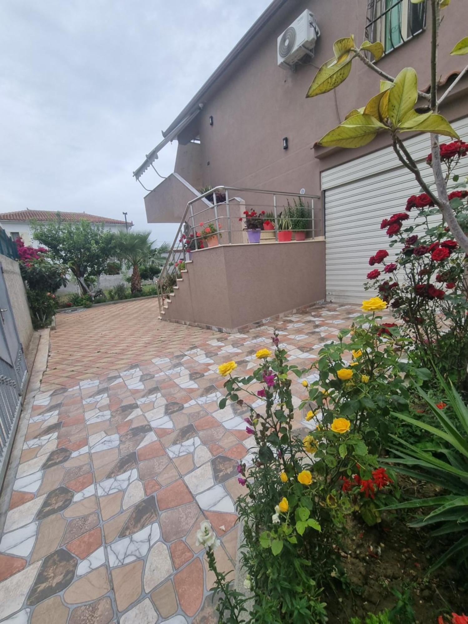 Vila Megi-Rent Room Vlore Exterior photo
